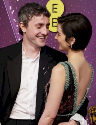 gracie-abrams-says-relationship-with-paul-mescal-has-been-‘the-greatest-gift,-period’
