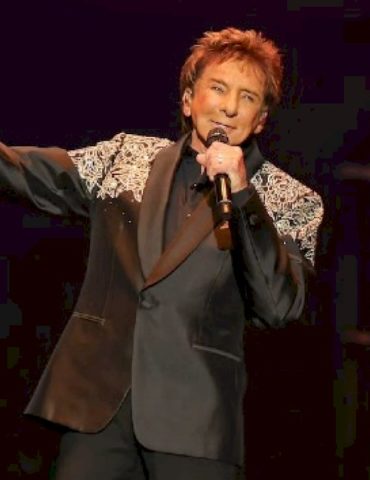 barry-manilow-unexpectedly-postpones-final-kentucky-concert