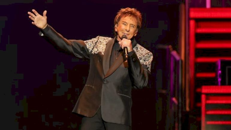 barry-manilow-unexpectedly-postpones-final-kentucky-concert