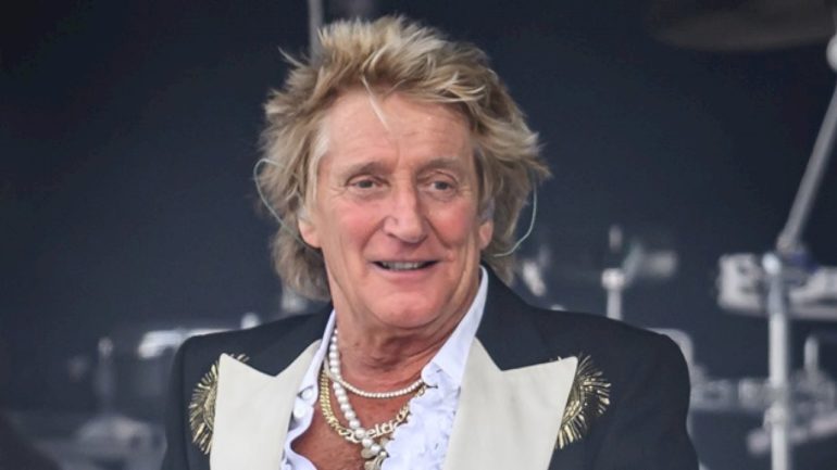 rod-stewart-postpones-show-due-to-travel-issues