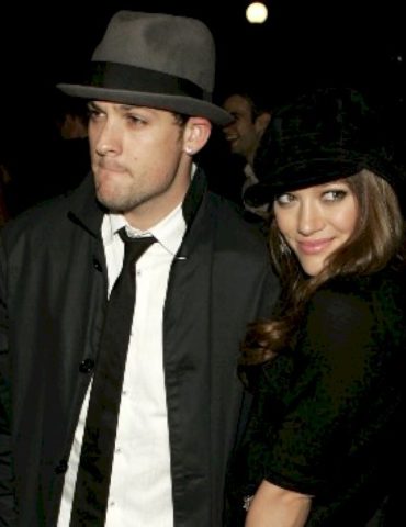 hilary-duff-brings-ex-boyfriend-joel-madden-out-at-nyc-concert