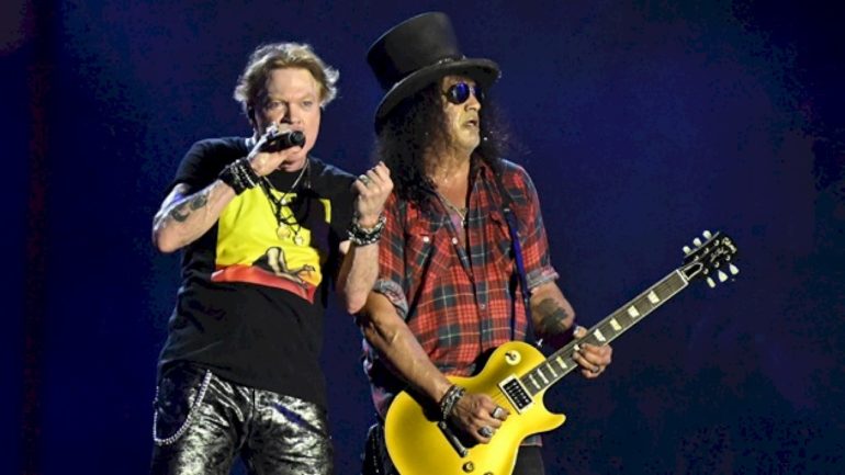 guns-n’-roses-go-‘knockin’-on-heaven’s-door’-with-chris-stapleton-in-toronto