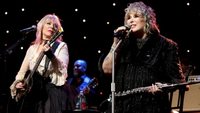 nancy-wilson-says-recording-on-new-heart-album-is-done,-hopes-for-‘world-domination’-next-year