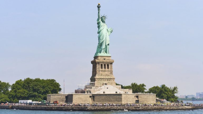 deadly-new-york-boat-crash:-operator-in-federal-custody,-to-appear-in-court
