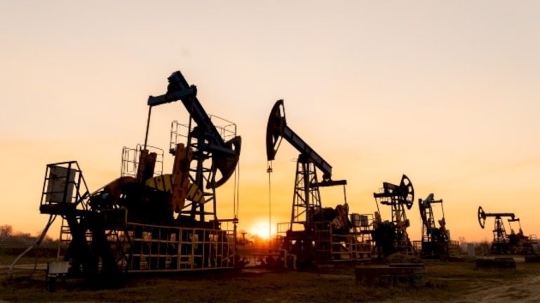 oil-prices-climb-and-stocks-fall-after-trump-says-he-thinks-iran-agreement-‘over’