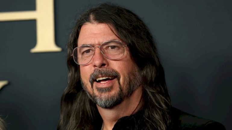learn-to-fly-(fish):-watch-dave-grohl-tour-bass-pro-shops-with-josh-homme