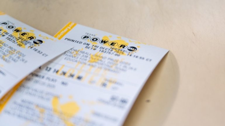 powerball-player-in-illinois-wins-$1-billion-jackpot