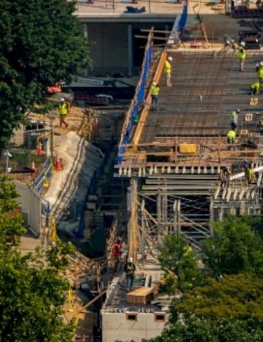 trump-appeals-to-supreme-court-to-allow-white-house-ballroom-construction-to-continue