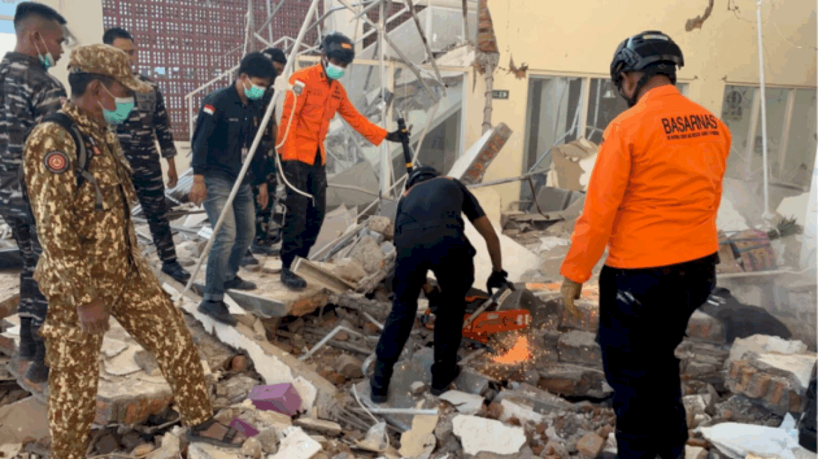2nd-earthquake-hits-indonesia-following-powerful-magnitude-7.7-quake