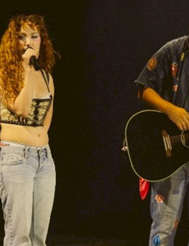 noah-kahan-plays-biggest-headline-show-to-date,-with-help-from-chappell-roan