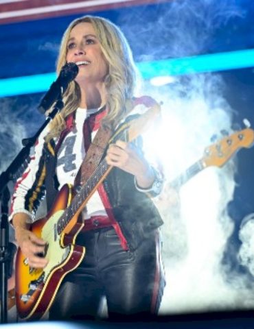 sheryl-crow’s-winding-road-leads-her-to-disney’s-new-‘cars’-animated-series