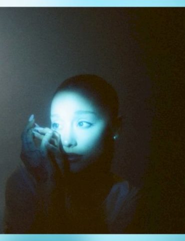 ariana-grande-says-current-tour-has-been-a-‘beautiful’-experience-—-because-she-can-see-the-crowd-this-time