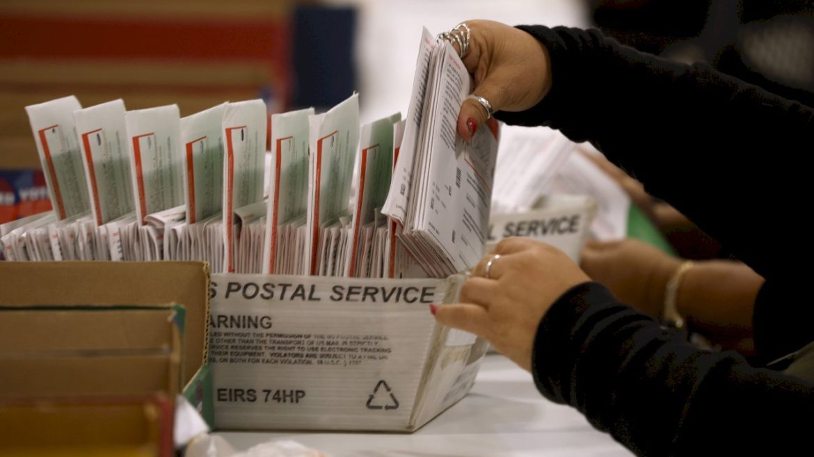 usps-makes-new-rules-for-mail-in-ballots,-but-they-are-less-restrictive-than-trump’s-demands