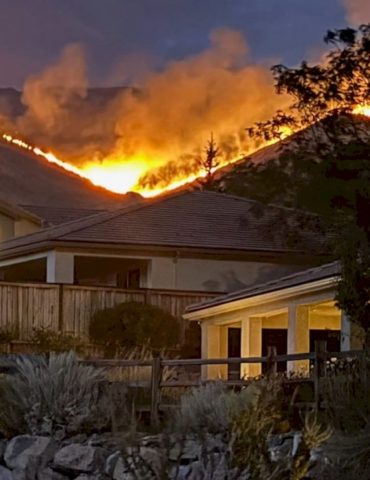 hawk-fire-tops-15,000-acres-near-reno,-spurs-42,000-evacuations-and-remains-out-of-control