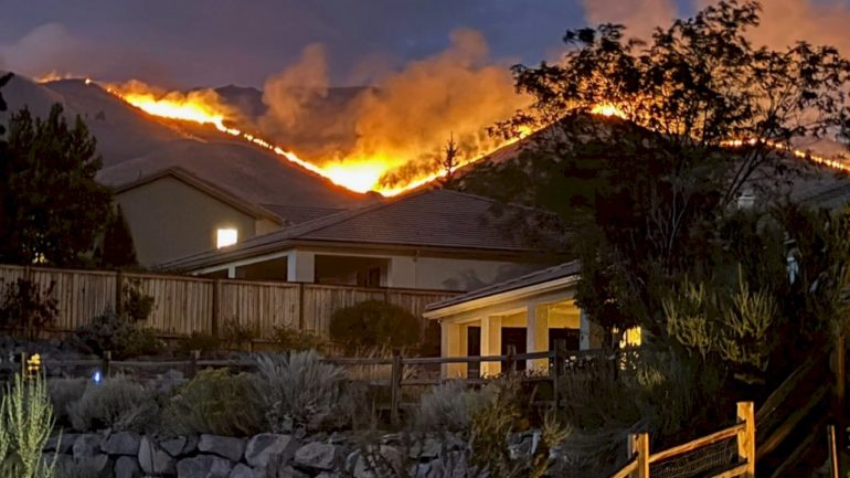 hawk-fire-tops-15,000-acres-near-reno,-spurs-42,000-evacuations-and-remains-out-of-control