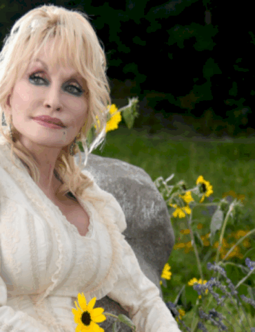 dolly-parton-left-one-final-song-for-fans-to-hear-in-2046