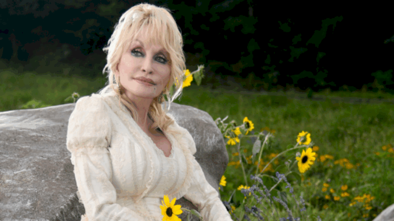dolly-parton-left-one-final-song-for-fans-to-hear-in-2046