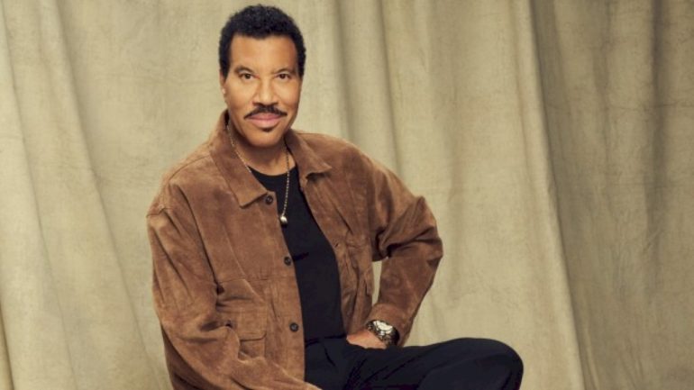 lionel-richie-checks-himself-into-hospital-out-of-abundance-of-caution,-source-says