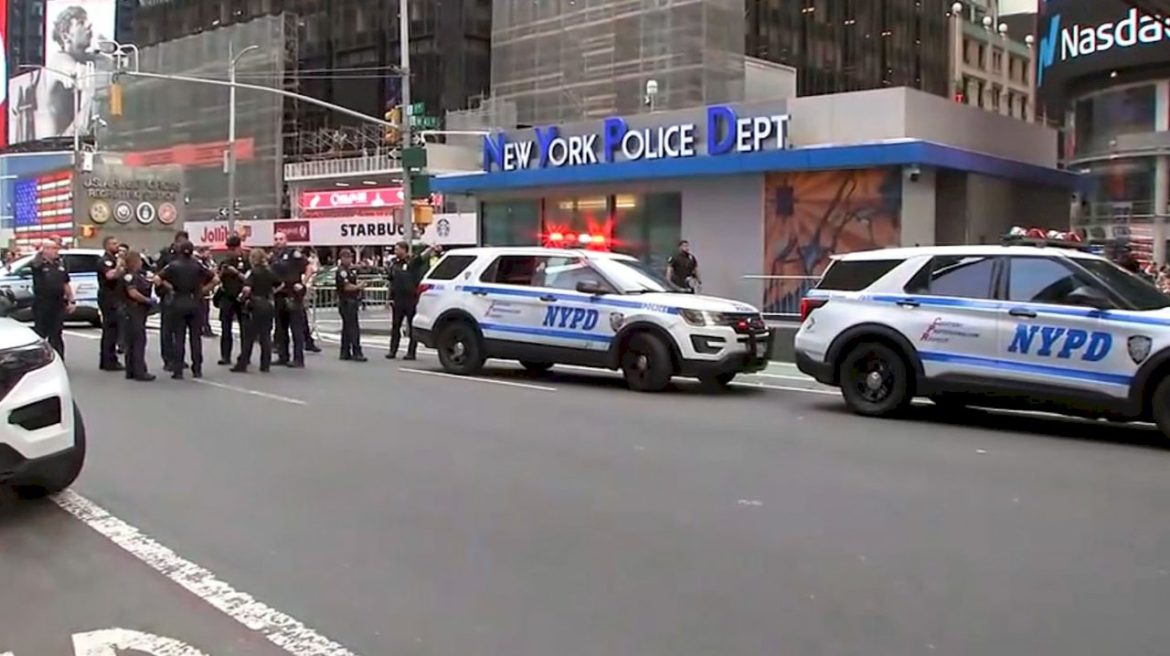 young-woman-killed-in-‘unprovoked’-times-square-stabbing-is-identified:-police