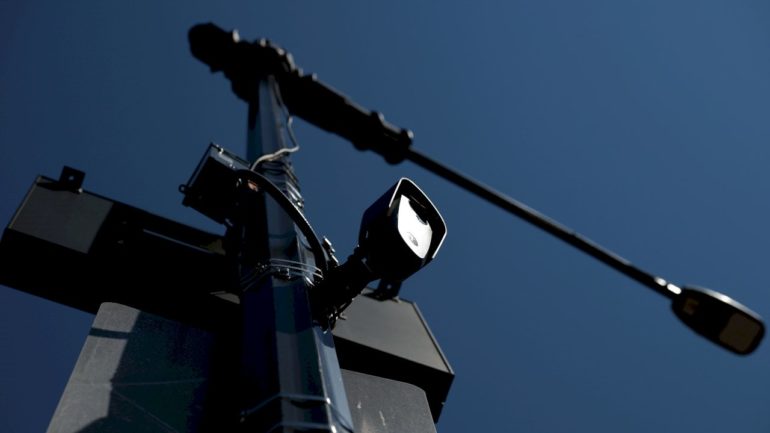 flock-cameras-trigger-nationwide-backlash-over-privacy-concerns,-police-abuse