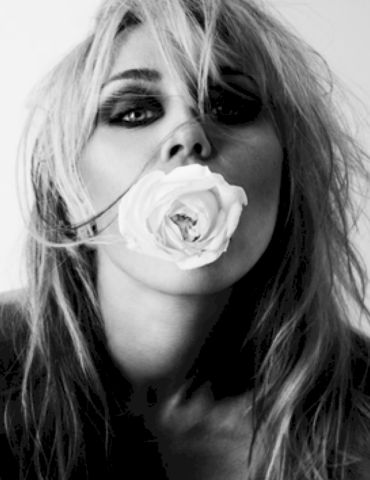 miley-cyrus-announces-10th-studio-album,-‘bass-persuades,’-along-with-2-la-shows