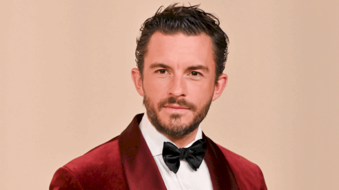 jonathan-bailey-departs-‘sunday-in-the-park-with-george’-revival
