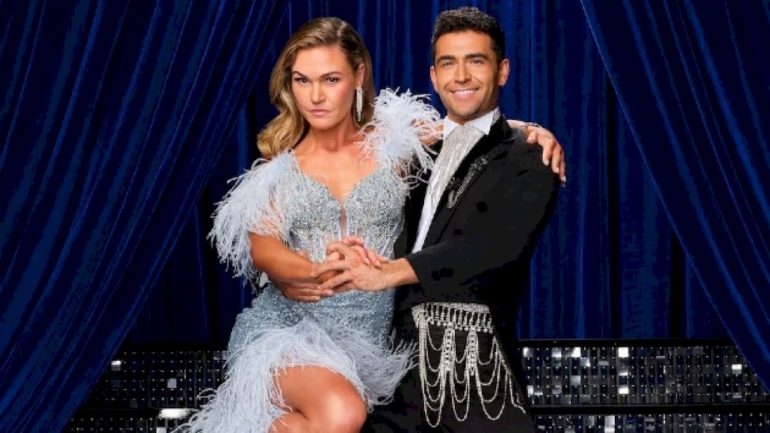 julia-stiles,-jenna-dewan-and-more-stars-join-‘dancing-with-the-stars’-season-35