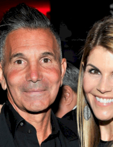 lori-loughlin-files-for-divorce-from-mossimo-giannulli