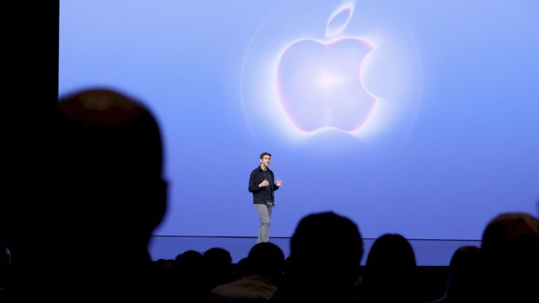 apple-announces-first-ever-foldable-iphone,-starting-at-$1,999