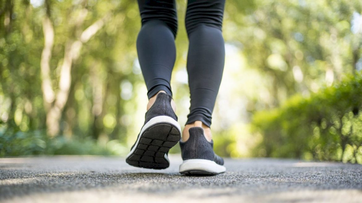 walking-briskly-may-lower-risk-of-death-in-some-adults:-study