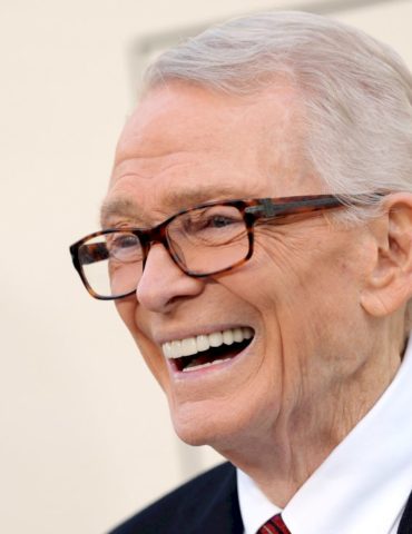 bob-mackie,-fashion-designer-to-the-stars,-dies-at-87