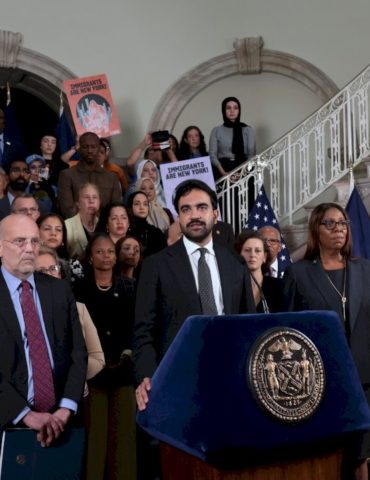 mayors-and-states-sue-trump-over-new-green-card-restrictions
