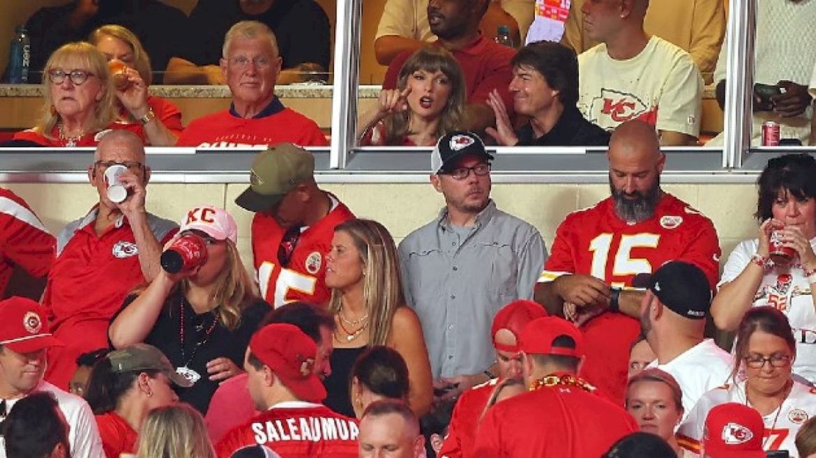taylor-swift,-tom-cruise-attend-travis-kelce’s-chiefs-home-opener
