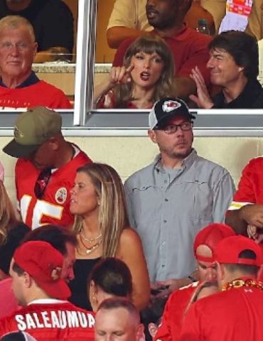 taylor-swift,-tom-cruise-attend-travis-kelce’s-chiefs-home-opener