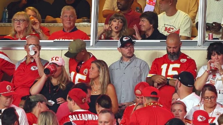 taylor-swift,-tom-cruise-attend-travis-kelce’s-chiefs-home-opener