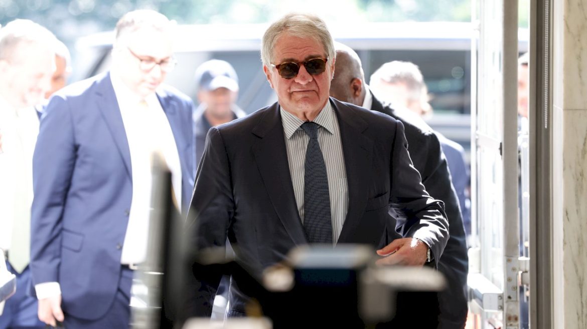 house-votes-to-hold-leon-black-in-contempt-of-congress-in-epstein-probe