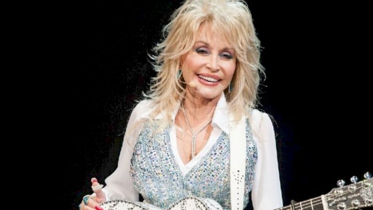 dolly-parton-honored-posthumously,-shares-prerecorded-video-message
