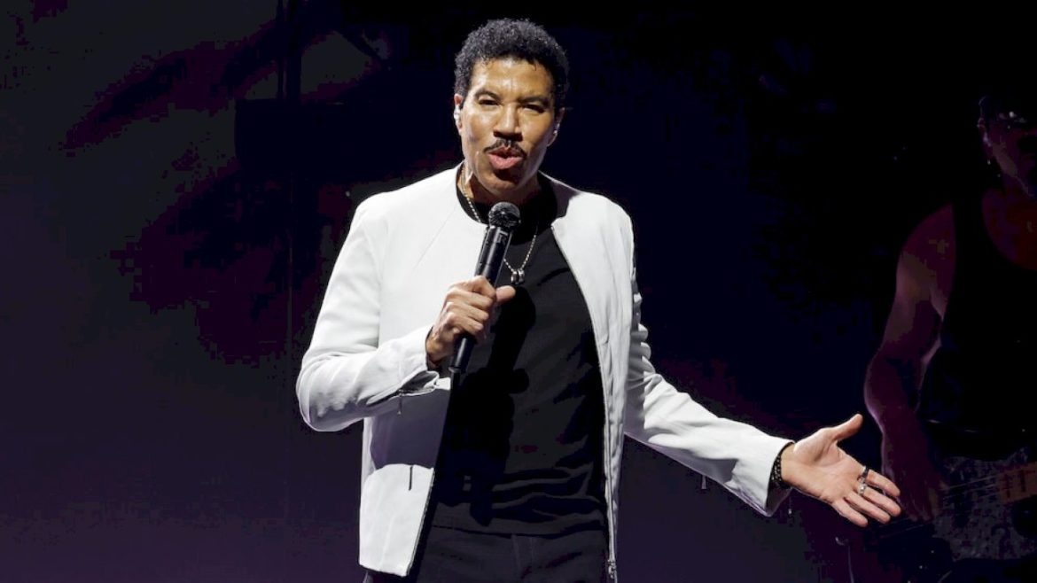 lionel-richie-pausing-touring-due-to-heart-procedure,-rep-says