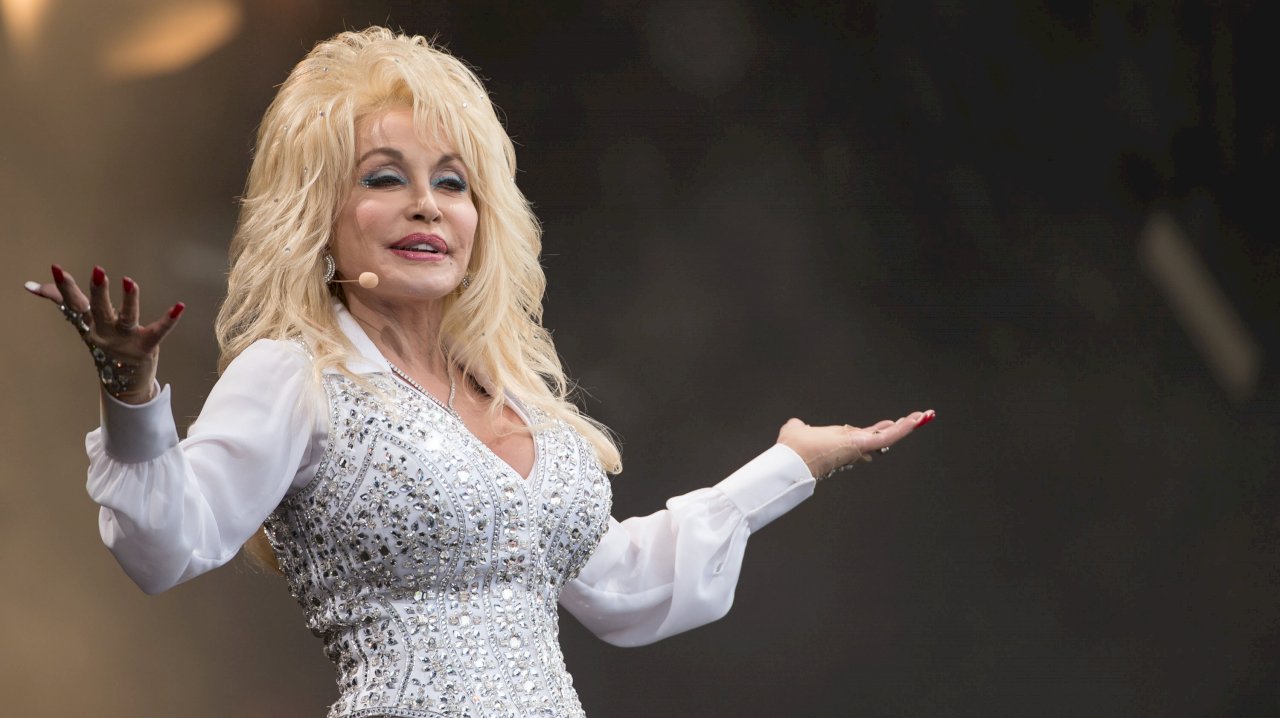 dolly-parton’s-nephew-confirms-firing,-calls-move-for-a-restraining-order-a-‘publicity-stunt’