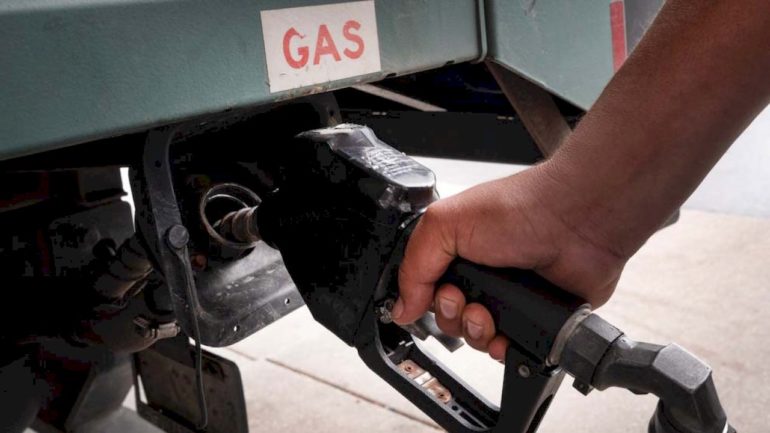 ‘can’t-catch-a-break’:-shoppers-squeezed-by-surging-inflation-and-higher-interest-rates