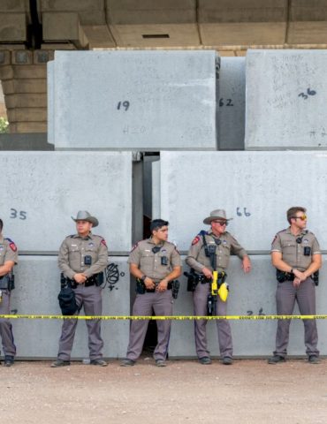 ice-officer-shoots-and-injures-delivery-driver-in-austin:-police