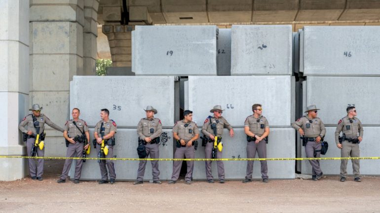 ice-officer-shoots-and-injures-delivery-driver-in-austin:-police