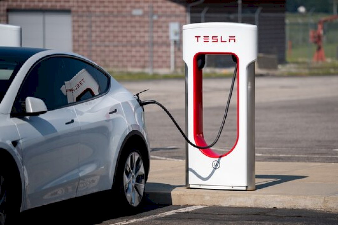 trump-administration-rolls-back-fuel-economy-standards-for-automakers:-what-to-know