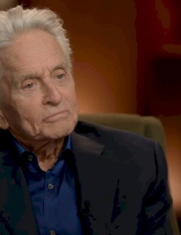 michael-douglas-talks-affair-with-kathleen-turner,-growing-up-in-his-dad’s-shadow