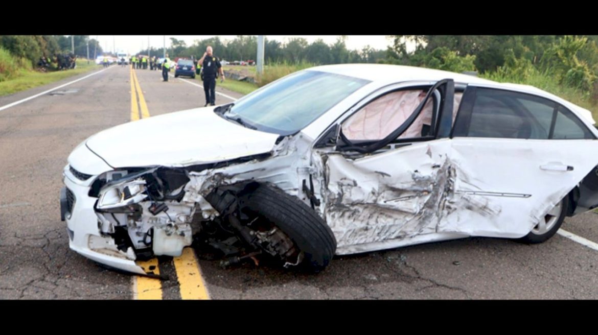2-dead,-multiple-injured-in-school-bus-crash-with-children-on-board