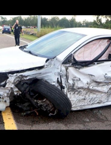 2-dead,-multiple-injured-in-school-bus-crash-with-children-on-board