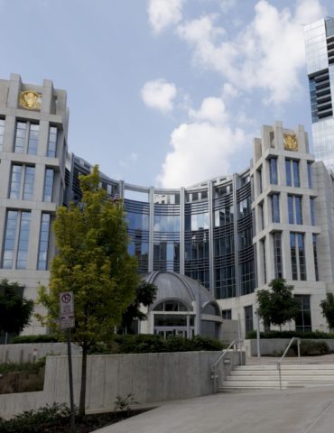 man-armed-with-gun,-knife-shot-inside-nashville-federal-court-by-officers:-police