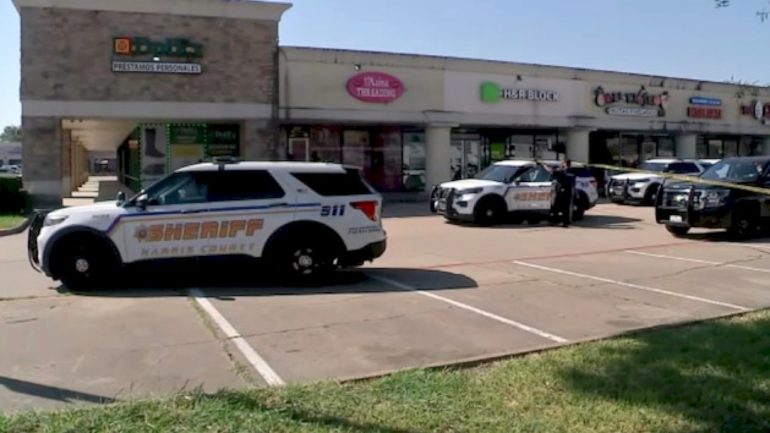 ice-agent-strikes-man-with-car-during-pursuit-in-texas,-authorities-say