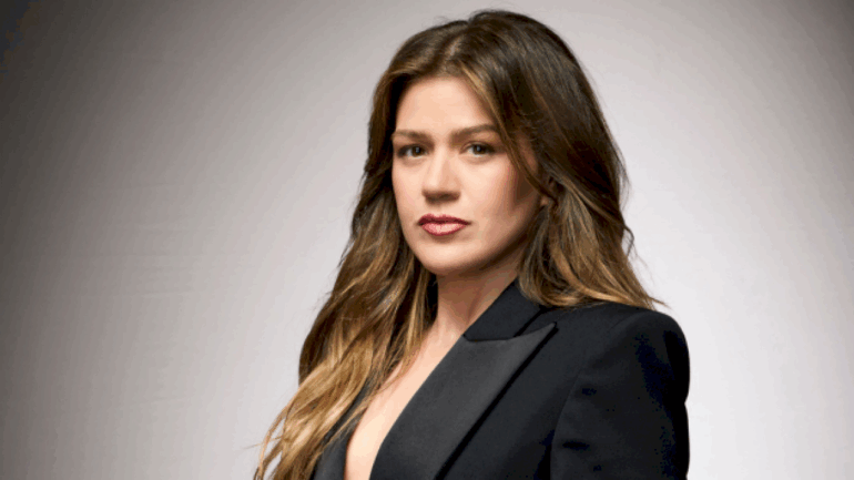 why-kelly-clarkson-is-feuding-with-a-new-york-store