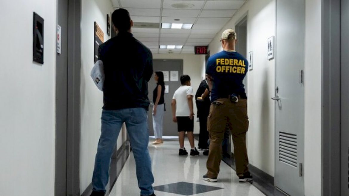 trump-administration-offering-migrant-children-$3,000-to-self-deport